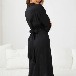 Desire Daniyah Dress - Black CLOTHING