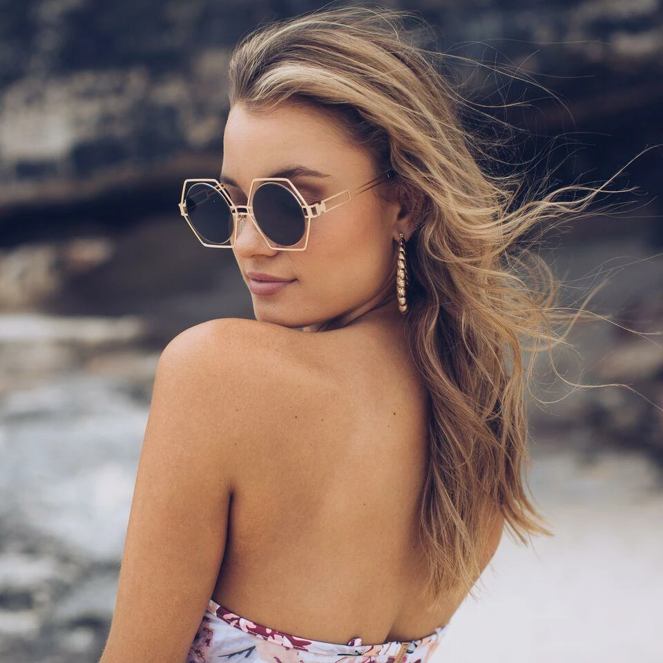 El Roy Eyewear Catalina | Black Accessories 6 El Roy Eyewear Catalina | Black Accessories